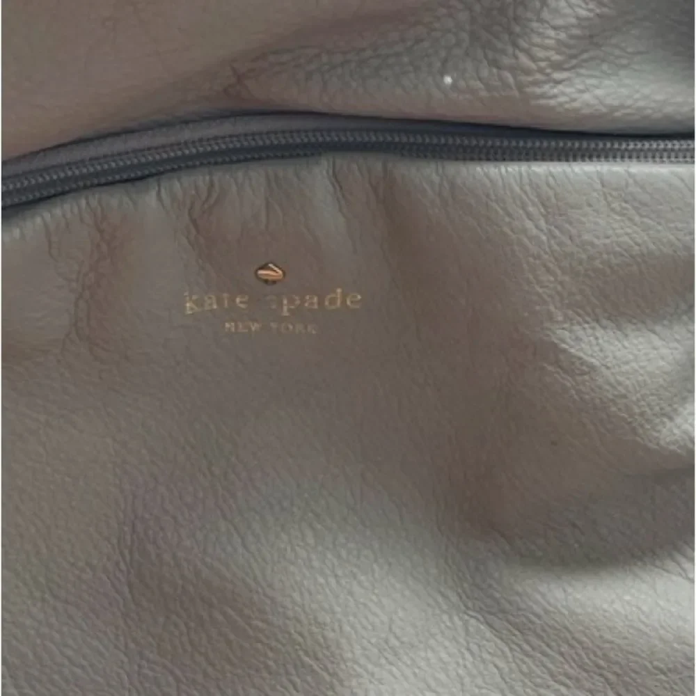 Kate spade/Gray Leather Women's shoulder/crossbody bag lots of pockets!